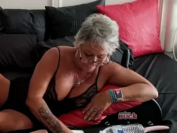 Free Porn Cam with SilverRain_ - Stripchat