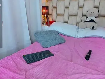 Best Webcam with little_sophie18 - Stripchat
