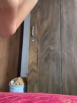 Sex Cam with naughtysaraaa - Stripchat
