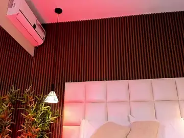 Adult Video Chat with MelanieHillss - Stripchat