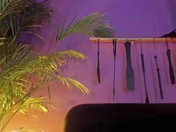 Adult Video Chat with isa_kiss - Stripchat