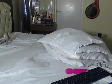 Live Sex with QueennLBee - Stripchat