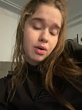 Live Sex Cam with HornyGirlH - Stripchat