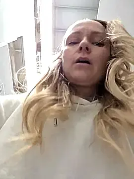 Live Sex Cam with Bondgirl_013 - Stripchat