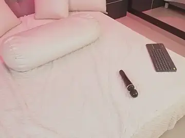 Adult Webcam with BellaLatinaTS - Stripchat