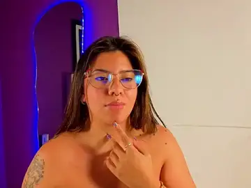 Adult Video Chat with emilyy_cooperr - Stripchat