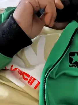 Adult Video Chat with genzzi__ - Stripchat