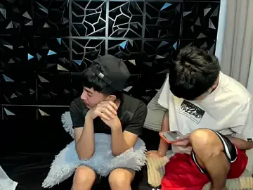 Sex Cam with roberthugecock - Stripchat