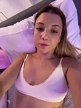 Adult Video Chat with KarlaLuar_ - Stripchat