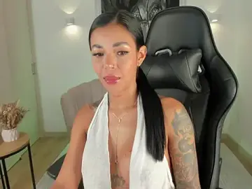 Free Live Porn with BellaRossii - Stripchat
