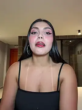 Nude Webcam with zui_lu - Stripchat
