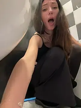 Live Sex Cam with -_MiaQueen_- - Stripchat