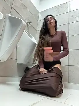 Sex Cam with -_MiaQueen_- - Stripchat