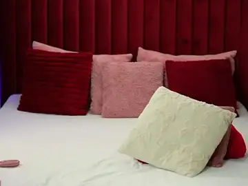 Sex Chat with MiaGoldX - Stripchat