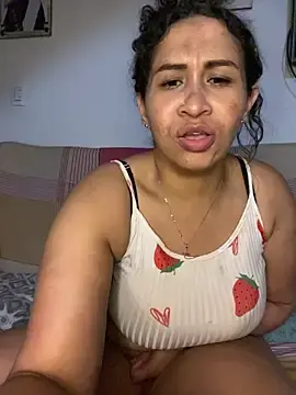 Watch Live Sex Cams with Carola-Ross - Stripchat