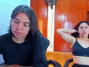 Live Sex Cam with Soffy_and_Emily - Stripchat
