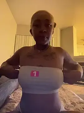 Free Live Porn with Queenin_Star - Stripchat