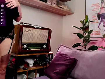 Sex Chat with Kira_Reign - Stripchat