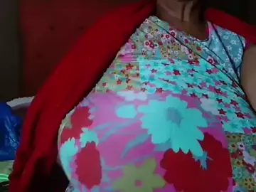 Live Sex Cam with tinagiant - Stripchat