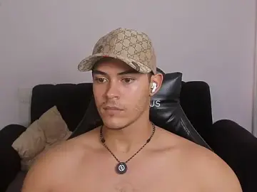 Live Sex Cam with Iamdylan777 - Stripchat