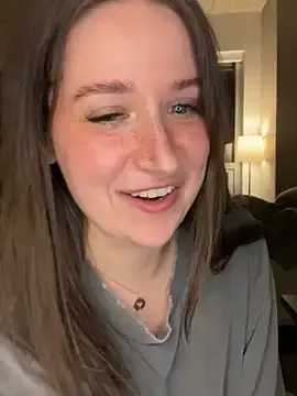 Live Sex Cam with nerdynina - Stripchat