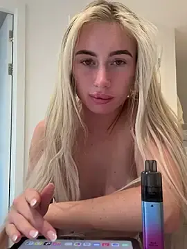 Sex Chat with SexySaraxxoo - Stripchat