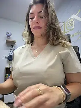 Free Porn Cam with alicee16 - Stripchat