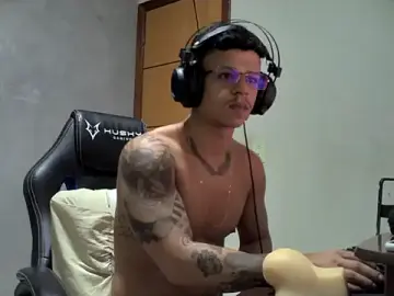 Free Porn Cam with Gust027 - Stripchat