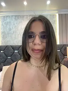 Nude Webcam with ThaniaJones - Stripchat