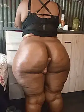 Watch Live Sex Cams with curvyloneah75 - Stripchat
