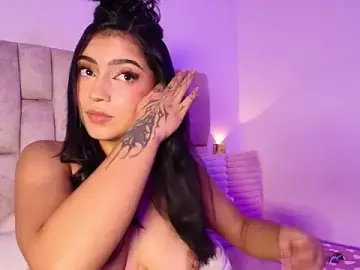 Nude Webcam with ciara_flor - Stripchat