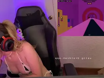 Free Live Porn with ReenKitty - Stripchat