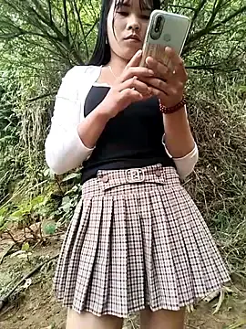 Nude Webcam with gugu0022 - Stripchat