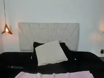 Watch Live Sex Cams with Issa_Milf__ - Stripchat