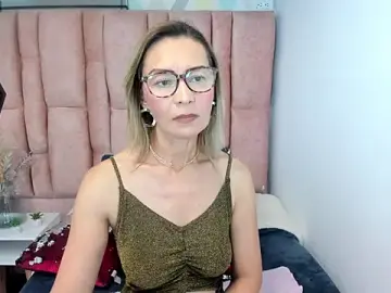 Live Porn with Issa_Milf__ - Stripchat