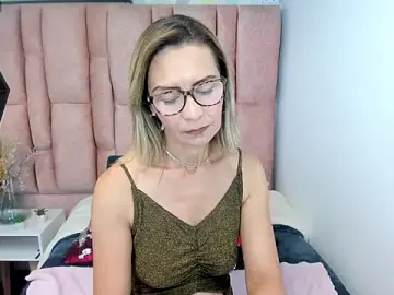 Adult Video Chat with Issa_Milf__ - Stripchat