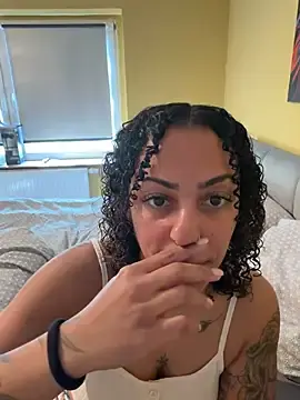 Free Live Porn with SweetPetiteNoir - Stripchat