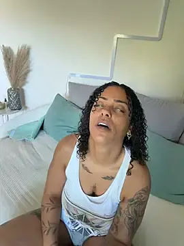 Free Porn Cam with SweetPetiteNoir - Stripchat