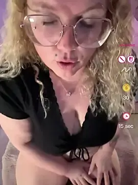 Live Sex Cam with CurvyAnonymousGirl89 - Stripchat