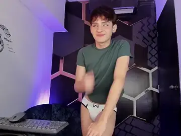 Live Porn with MathiasGreen_ - Stripchat