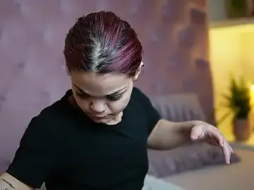 Nude Webcam with MaiaMini - Stripchat