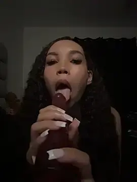 Nude Webcam with nikkiloveee - Stripchat