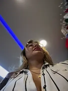 Live Porn with DIANITA_1988 - Stripchat