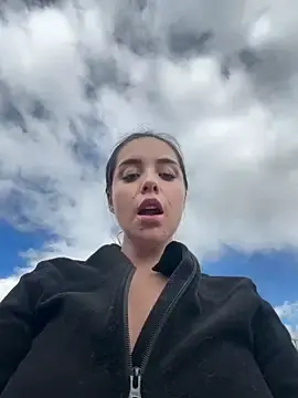 Free Porn Cam with Alirawrz - Stripchat