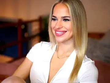 Free Porn Cam with Emilyvanroessel - Stripchat