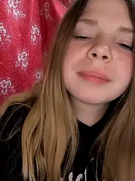 Watch Live Sex Cams with Zuli_Kiska - Stripchat