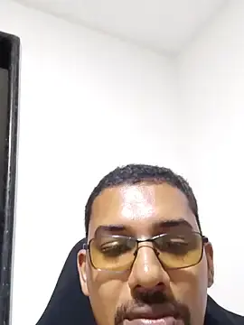 Sex Chat with Reis001122 - Stripchat