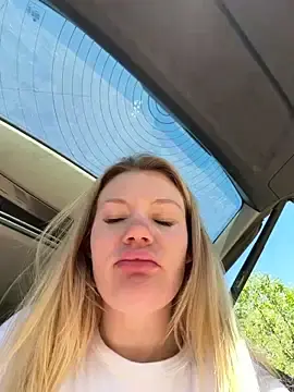 Adult Video Chat with justmilaa - Stripchat