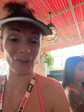 Live Porn with therealbeverlycious - Stripchat
