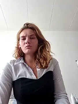 Free Porn Cam with sweetsophie69 - Stripchat